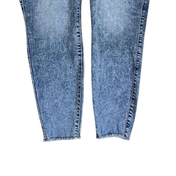 Torrid  Acid Wash Super Soft Mid-Rise Skinny Jean Jegging 18S - Picture 8 of 9